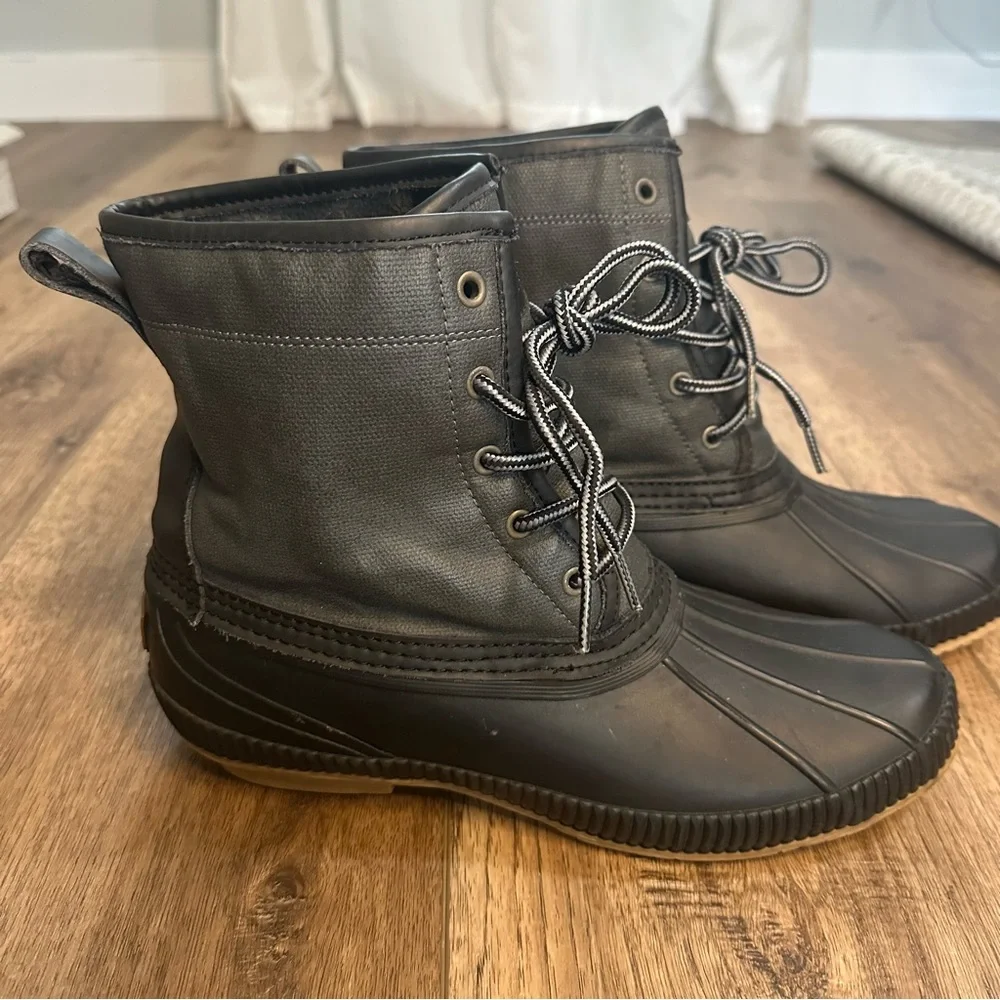 Tommy Hilfiger Men’s Collins Duck Boots, Waterproof, Dark Gray,‎ Black, Size 11